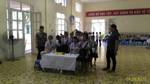 Trường tiểu học vũ xuân thiều tổ chức khám sức khỏe cho học sinh.